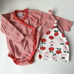 Hanna Andersson Kimono Wrap Long Sleeve Onesie and 2 Top Knot Hats
